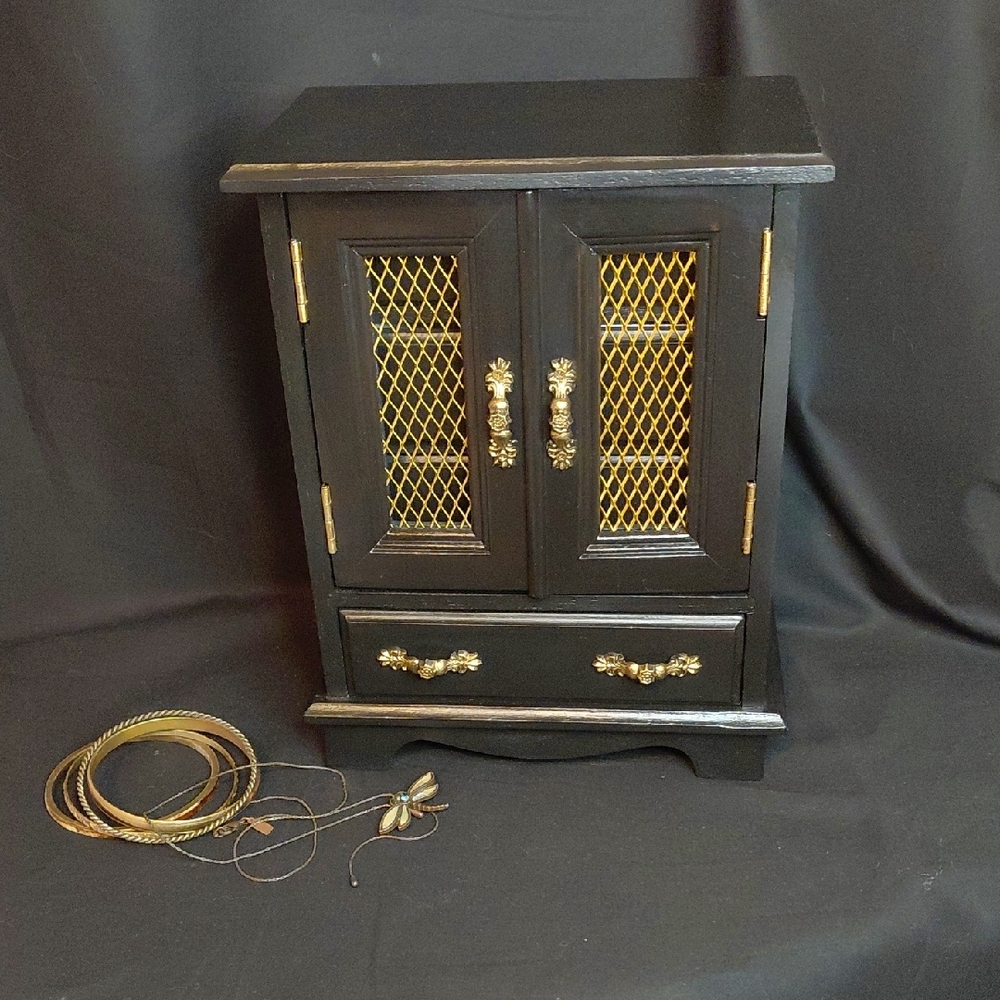 🎁 Elegant Jewelry Box Musical Refurbished Black and Gold